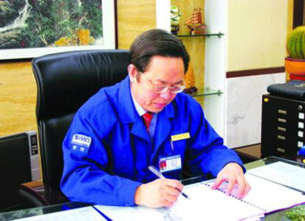 西瑪集團董事長楊允成被評選為“感動西安——2005年度推動西安經濟發(fā)展的十大新聞人物”之一,。