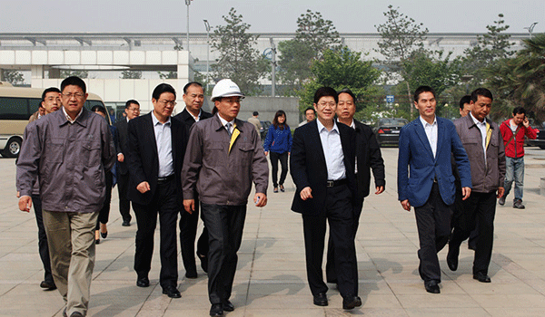 西安市委常委,、常務(wù)副市長岳華峰蒞臨西瑪電機調(diào)研指導(dǎo),。 西安市委常委,、常務(wù)副市長岳華峰蒞臨西瑪電機調(diào)研指導(dǎo)。