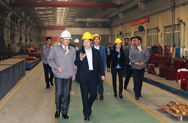 西安市委常委、常務(wù)副市長岳華峰蒞臨西瑪電機調(diào)研指導(dǎo),。 西安市委常委,、常務(wù)副市長岳華峰蒞臨西瑪電機調(diào)研指導(dǎo),。